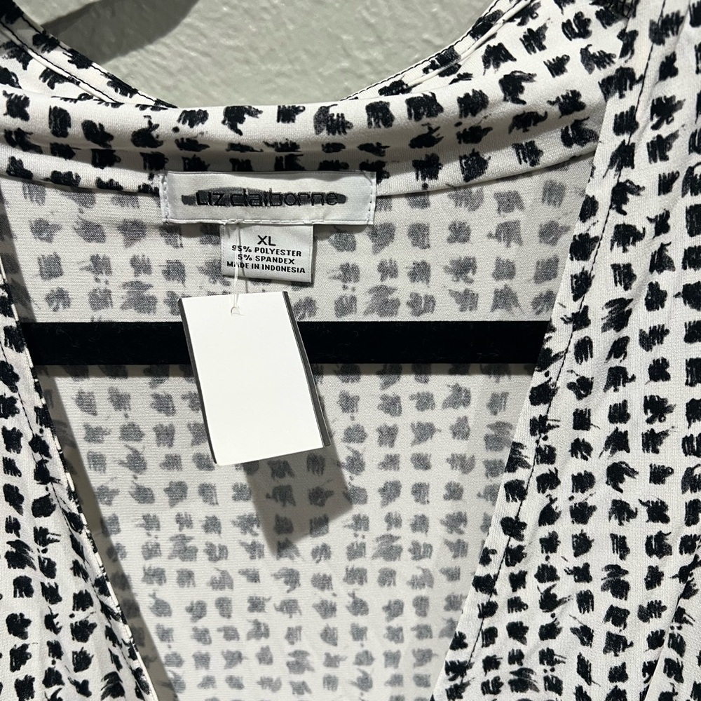Liz Claiborne Monochrome Sleeveless Wrap Blouse NWT Size XL Vintage Chic Pattern - Picture 3 of 4